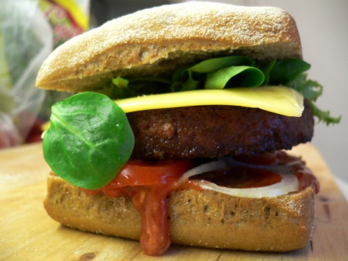 Soja Burger Der Soja Burger schmeckt besser als er aussieht.