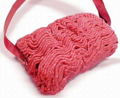bacon-meat-purse Mit dieser Handtasche ist man vor Verbrechern sicher. Oder wer will sich schon mit einer Frau anlegen, die so eine Tasche trägt?
